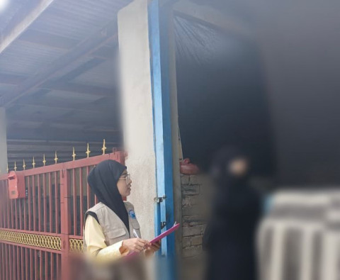 Mana Lebih Utama: Bantu Dengan Barang atau Ilmu?